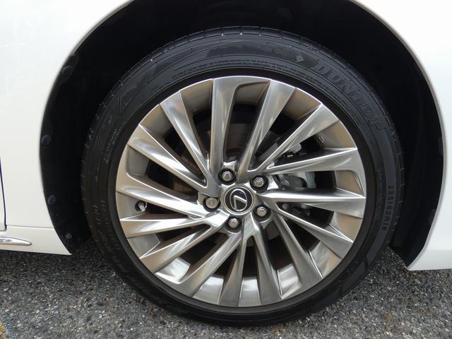 ES ES300h バージョンL ワンオーナー ユーザー買取車 サンルーフ 黒革PWシート PWバックドア HUD BSM パノラミックビュー ドラレコ ETC2.0 シートヒーター シートエアコン ステアリングヒーター USB(22枚目)