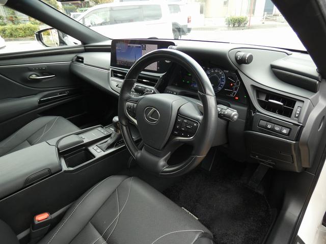 ES ES300h バージョンL ワンオーナー ユーザー買取車 サンルーフ 黒革PWシート PWバックドア HUD BSM パノラミックビュー ドラレコ ETC2.0 シートヒーター シートエアコン ステアリングヒーター USB(23枚目)