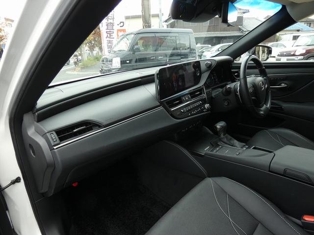 ES ES300h バージョンL ワンオーナー ユーザー買取車 サンルーフ 黒革PWシート PWバックドア HUD BSM パノラミックビュー ドラレコ ETC2.0 シートヒーター シートエアコン ステアリングヒーター USB(26枚目)