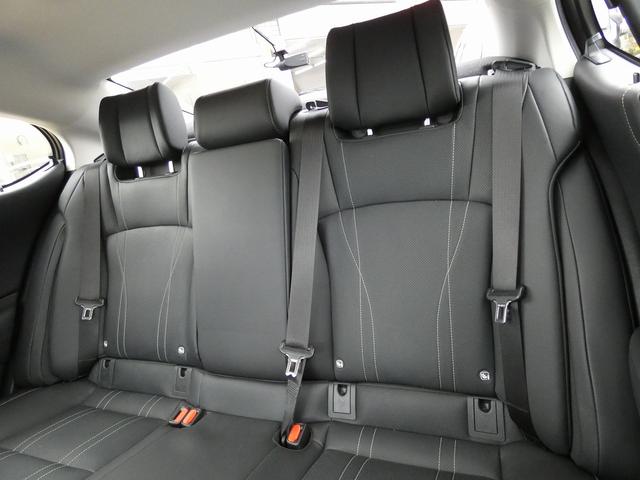 ES ES300h バージョンL ワンオーナー ユーザー買取車 サンルーフ 黒革PWシート PWバックドア HUD BSM パノラミックビュー ドラレコ ETC2.0 シートヒーター シートエアコン ステアリングヒーター USB(28枚目)