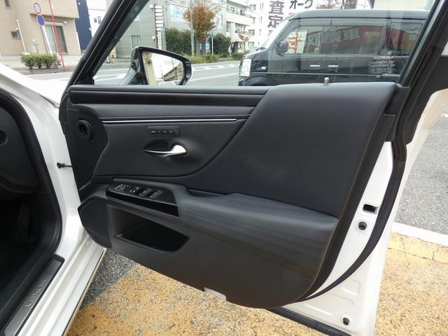 ES ES300h バージョンL ワンオーナー ユーザー買取車 サンルーフ 黒革PWシート PWバックドア HUD BSM パノラミックビュー ドラレコ ETC2.0 シートヒーター シートエアコン ステアリングヒーター USB(29枚目)
