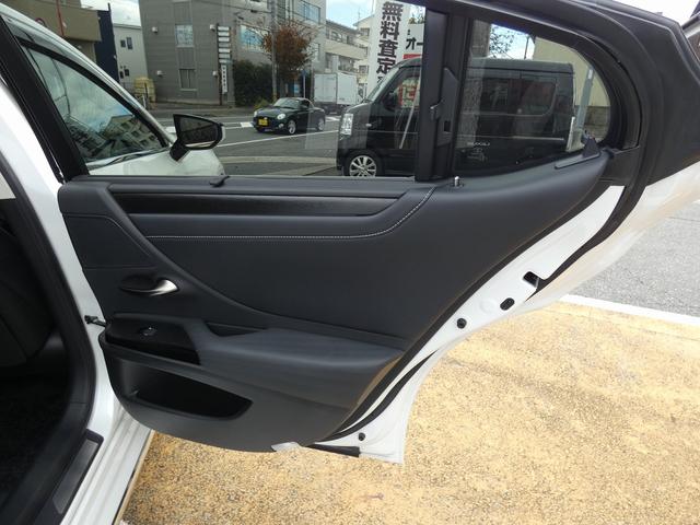 ES ES300h バージョンL ワンオーナー ユーザー買取車 サンルーフ 黒革PWシート PWバックドア HUD BSM パノラミックビュー ドラレコ ETC2.0 シートヒーター シートエアコン ステアリングヒーター USB(30枚目)