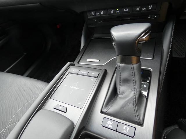 ES ES300h バージョンL ワンオーナー ユーザー買取車 サンルーフ 黒革PWシート PWバックドア HUD BSM パノラミックビュー ドラレコ ETC2.0 シートヒーター シートエアコン ステアリングヒーター USB(40枚目)