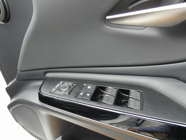 ES ES300h バージョンL ワンオーナー ユーザー買取車 サンルーフ 黒革PWシート PWバックドア HUD BSM パノラミックビュー ドラレコ ETC2.0 シートヒーター シートエアコン ステアリングヒーター USB(47枚目)