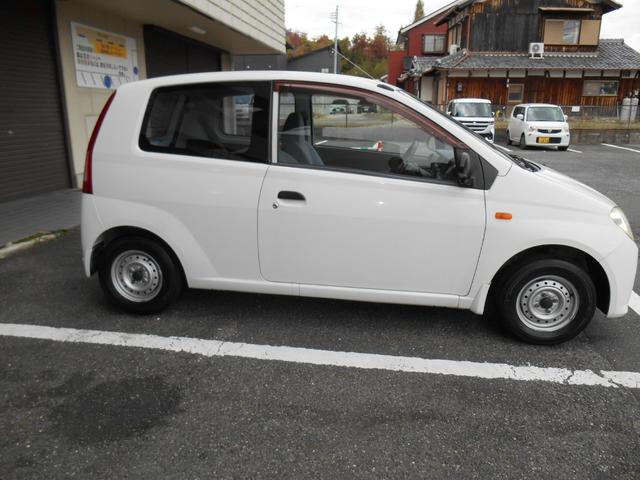 ミラ Ａ　５速マニュアル　４ナンバー貨物　エアコン　パワステ　２／４人乗り（8枚目）
