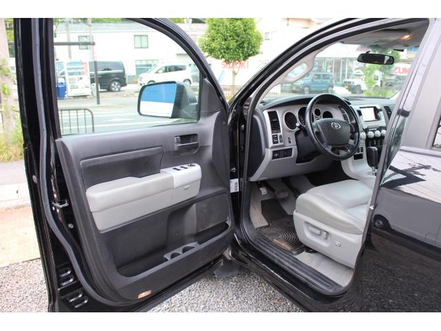 タンドラ 　５７００ｃｃ／ナビ／バックカメラ／荷台フードカバー／パワーシート／左ハンドル／ヒッチメンバー／５人乗り／後席エアコン／リアウインド開閉（15枚目）