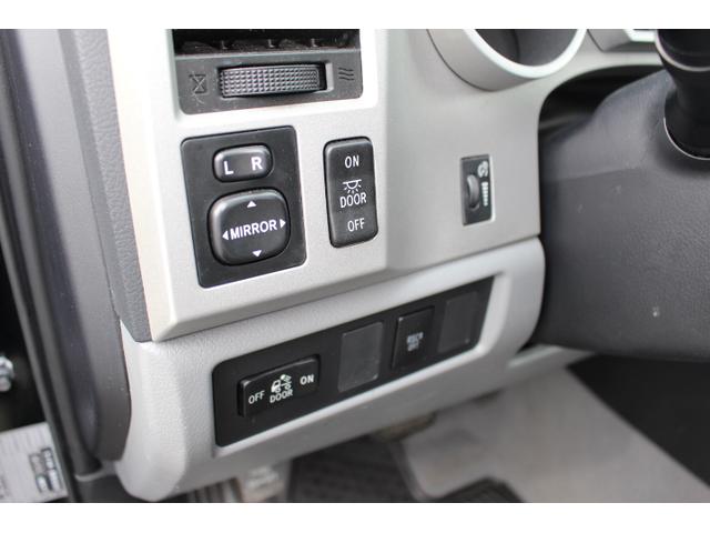 タンドラ 　５７００ｃｃ／ナビ／バックカメラ／荷台フードカバー／パワーシート／左ハンドル／ヒッチメンバー／５人乗り／後席エアコン／リアウインド開閉（22枚目）