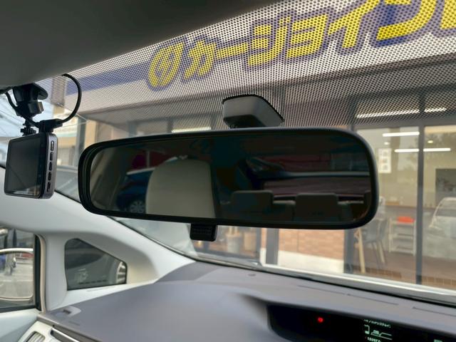 プリウス Ｓ　ＬＥＤエディション　自　社　ローン　純正ナビ　フルセグＴＶ　バックカメラ　ドライブレコーダー　ビルトインＥＴＣ　社外ＡＷ（12枚目）