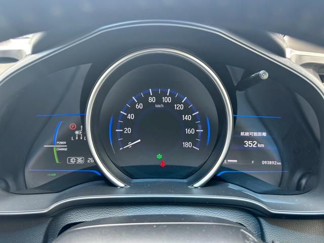 フィットハイブリッド Ｌパッケージ　ワンオーナー　屋内保管　純正ナビ　バックカメラ　ＥＴＣ　禁煙車　ＬＥＤヘッドライト　クルーズコントロール　あんしんＰＫＧ　コンフォートビューＰＫＧ（7枚目）