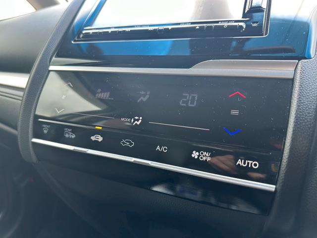 フィットハイブリッド Ｌパッケージ　ワンオーナー　屋内保管　純正ナビ　バックカメラ　ＥＴＣ　禁煙車　ＬＥＤヘッドライト　クルーズコントロール　あんしんＰＫＧ　コンフォートビューＰＫＧ（10枚目）