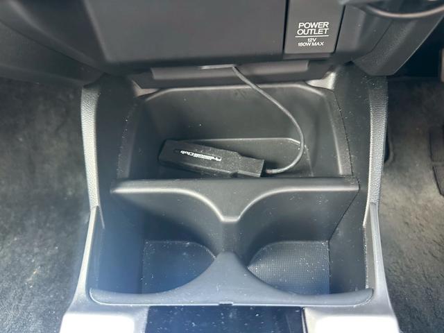 フィットハイブリッド Ｌパッケージ　ワンオーナー　屋内保管　純正ナビ　バックカメラ　ＥＴＣ　禁煙車　ＬＥＤヘッドライト　クルーズコントロール　あんしんＰＫＧ　コンフォートビューＰＫＧ（11枚目）