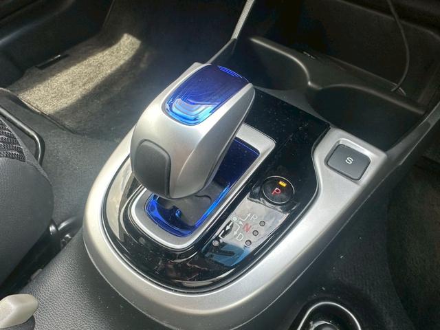 フィットハイブリッド Ｌパッケージ　ワンオーナー　屋内保管　純正ナビ　バックカメラ　ＥＴＣ　禁煙車　ＬＥＤヘッドライト　クルーズコントロール　あんしんＰＫＧ　コンフォートビューＰＫＧ（12枚目）