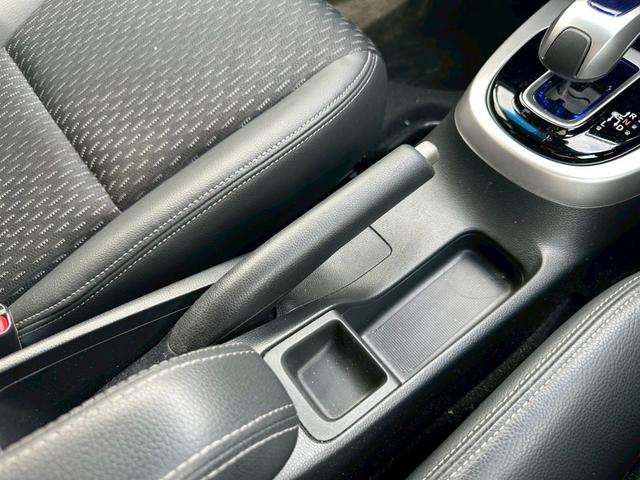 フィットハイブリッド Ｌパッケージ　ワンオーナー　屋内保管　純正ナビ　バックカメラ　ＥＴＣ　禁煙車　ＬＥＤヘッドライト　クルーズコントロール　あんしんＰＫＧ　コンフォートビューＰＫＧ（13枚目）