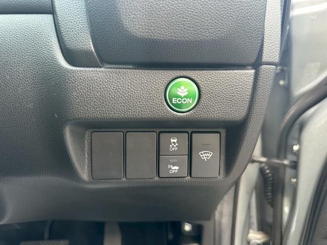 フィットハイブリッド Ｌパッケージ　ワンオーナー　屋内保管　純正ナビ　バックカメラ　ＥＴＣ　禁煙車　ＬＥＤヘッドライト　クルーズコントロール　あんしんＰＫＧ　コンフォートビューＰＫＧ（17枚目）