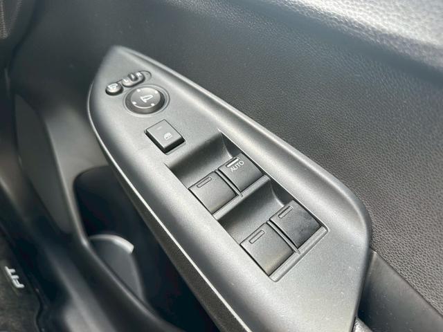 フィットハイブリッド Ｌパッケージ　ワンオーナー　屋内保管　純正ナビ　バックカメラ　ＥＴＣ　禁煙車　ＬＥＤヘッドライト　クルーズコントロール　あんしんＰＫＧ　コンフォートビューＰＫＧ（18枚目）