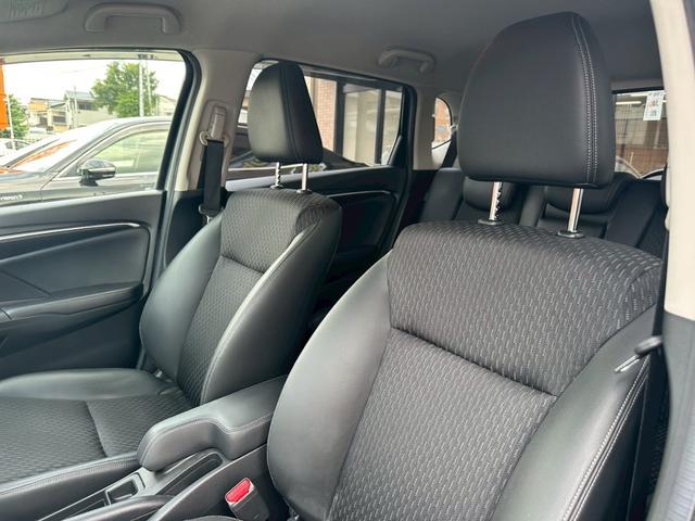 フィットハイブリッド Ｌパッケージ　ワンオーナー　屋内保管　純正ナビ　バックカメラ　ＥＴＣ　禁煙車　ＬＥＤヘッドライト　クルーズコントロール　あんしんＰＫＧ　コンフォートビューＰＫＧ（29枚目）