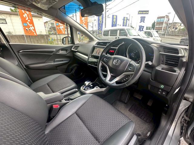 フィットハイブリッド Ｌパッケージ　ワンオーナー　屋内保管　純正ナビ　バックカメラ　ＥＴＣ　禁煙車　ＬＥＤヘッドライト　クルーズコントロール　あんしんＰＫＧ　コンフォートビューＰＫＧ（30枚目）