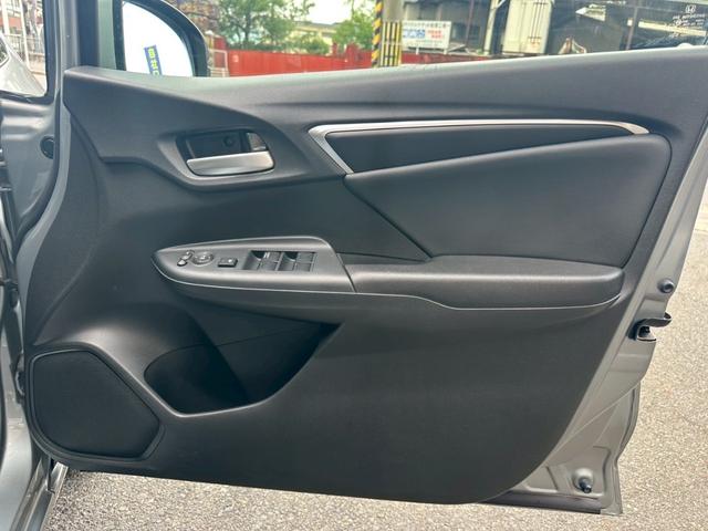 フィットハイブリッド Ｌパッケージ　ワンオーナー　屋内保管　純正ナビ　バックカメラ　ＥＴＣ　禁煙車　ＬＥＤヘッドライト　クルーズコントロール　あんしんＰＫＧ　コンフォートビューＰＫＧ（41枚目）