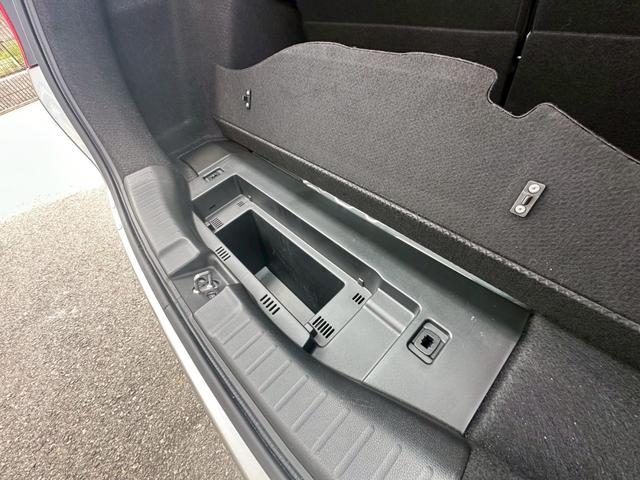 フィットハイブリッド Ｌパッケージ　ワンオーナー　屋内保管　純正ナビ　バックカメラ　ＥＴＣ　禁煙車　ＬＥＤヘッドライト　クルーズコントロール　あんしんＰＫＧ　コンフォートビューＰＫＧ（47枚目）