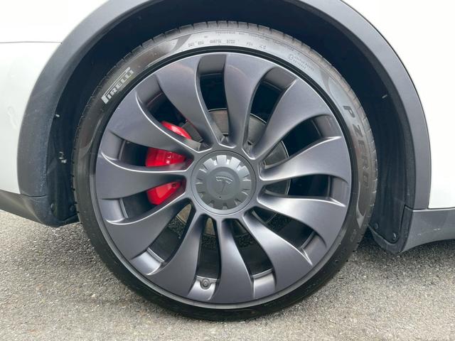 モデルＹ パフォーマンス　ワンオーナー　禁煙車　ホワイトレザーシート　２１インチＡＷ　ＥＴＣ（3枚目）