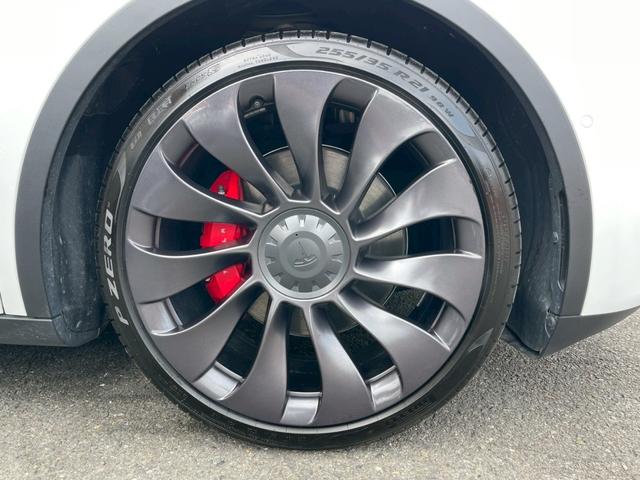 モデルＹ パフォーマンス　ワンオーナー　禁煙車　ホワイトレザーシート　２１インチＡＷ　ＥＴＣ（4枚目）