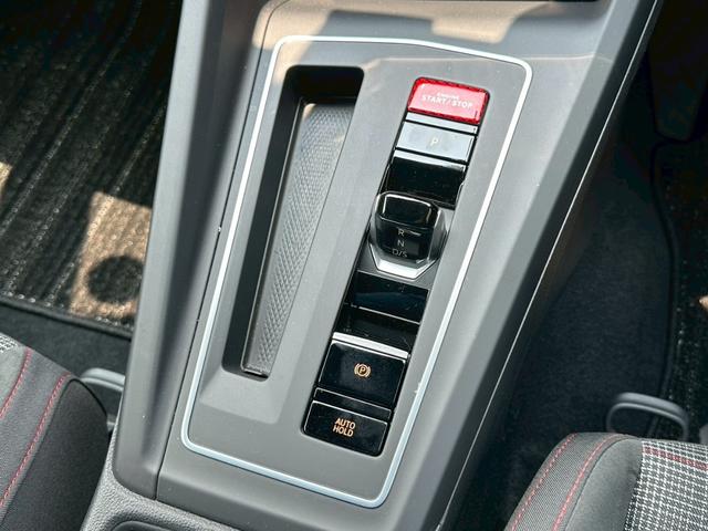 ゴルフＧＴＩ ベースグレード　ディスカバリーＰＫＧ／テクノロジーＰＫＧ／社外車高調（ＫＷ）／純正１８インチＡＷ／アダプティブクルーズコントロール／ＬＥＤヘッドライト／シートヒーター／デジタルコックピットプロ／ＥＴＣ２．０（5枚目）