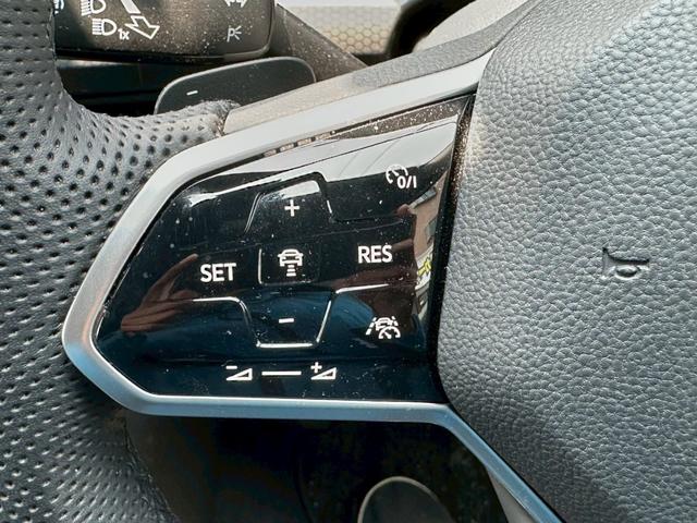 ゴルフＧＴＩ ベースグレード　ディスカバリーＰＫＧ／テクノロジーＰＫＧ／社外車高調（ＫＷ）／純正１８インチＡＷ／アダプティブクルーズコントロール／ＬＥＤヘッドライト／シートヒーター／デジタルコックピットプロ／ＥＴＣ２．０（10枚目）
