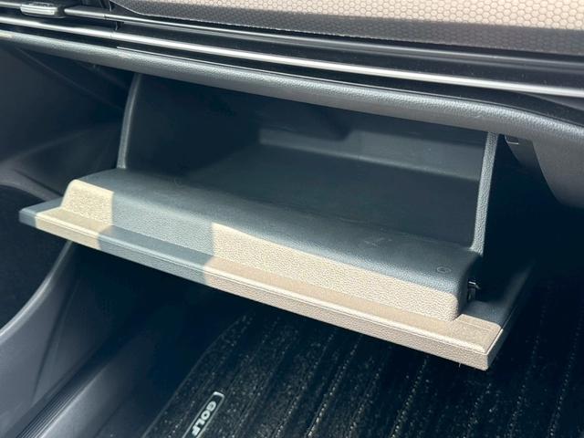 ゴルフＧＴＩ ベースグレード　ディスカバリーＰＫＧ／テクノロジーＰＫＧ／社外車高調（ＫＷ）／純正１８インチＡＷ／アダプティブクルーズコントロール／ＬＥＤヘッドライト／シートヒーター／デジタルコックピットプロ／ＥＴＣ２．０（13枚目）
