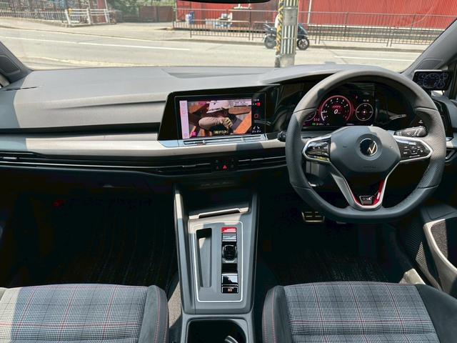 ゴルフＧＴＩ ベースグレード　ディスカバリーＰＫＧ／テクノロジーＰＫＧ／社外車高調（ＫＷ）／純正１８インチＡＷ／アダプティブクルーズコントロール／ＬＥＤヘッドライト／シートヒーター／デジタルコックピットプロ／ＥＴＣ２．０（15枚目）