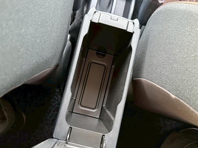 アクア Ｇ　ユーザー買取車　プッシュスタート　純正ナビ　　ワンオーナー　禁煙車（9枚目）