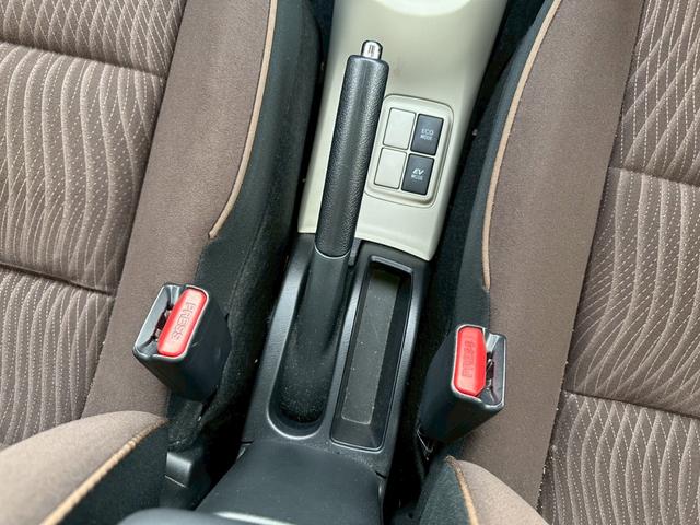 アクア Ｇ　ユーザー買取車　プッシュスタート　純正ナビ　　ワンオーナー　禁煙車（11枚目）