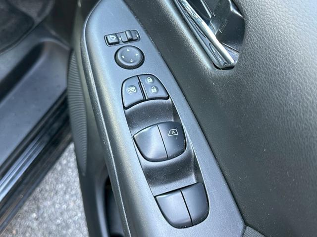 セレナ ハイウェイスター　純正ナビ　後席モニター　全方位カメラ　両側電動　８人乗り　禁煙車　ＬＥＤ　ＥＴＣ（18枚目）