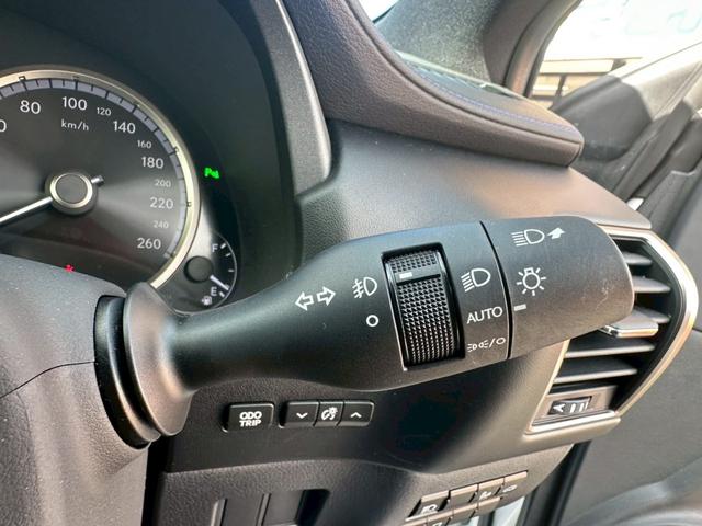 ＮＸ ＮＸ３００ｈ　クール＆ブライト　検査付　１オーナー　禁煙車　パノラマルーフ　３眼ＬＥＤ　衝突軽減装置　電動シート　パワーバックドア　純正ナビ　純正１８インチＡＷ（14枚目）