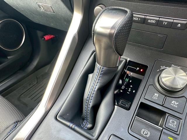 ＮＸ ＮＸ３００ｈ　クール＆ブライト　検査付　１オーナー　禁煙車　パノラマルーフ　３眼ＬＥＤ　衝突軽減装置　電動シート　パワーバックドア　純正ナビ　純正１８インチＡＷ（18枚目）