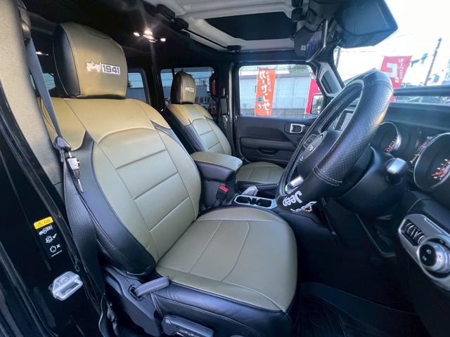 ジープ・ラングラーアンリミテッド サハラ　ＦＯＸサス　ＴＩＳアルミ　サイドオートステップ　　ワンオーナー　禁煙車　４ＷＤ　クルコン　ＢＳＭ　　　　シートヒーター　ドラレコ　ＥＴＣ（20枚目）