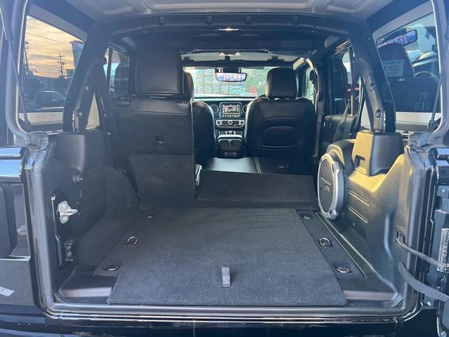ジープ・ラングラーアンリミテッド サハラ　ＦＯＸサス　ＴＩＳアルミ　サイドオートステップ　　ワンオーナー　禁煙車　４ＷＤ　クルコン　ＢＳＭ　　　　シートヒーター　ドラレコ　ＥＴＣ（29枚目）