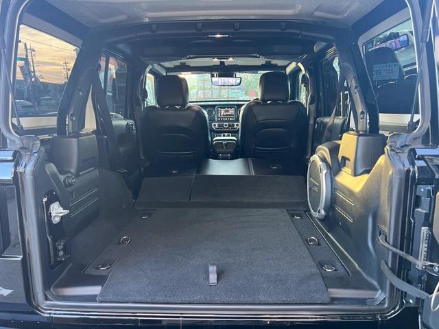 ジープ・ラングラーアンリミテッド サハラ　ＦＯＸサス　ＴＩＳアルミ　サイドオートステップ　　ワンオーナー　禁煙車　４ＷＤ　クルコン　ＢＳＭ　　　　シートヒーター　ドラレコ　ＥＴＣ（30枚目）