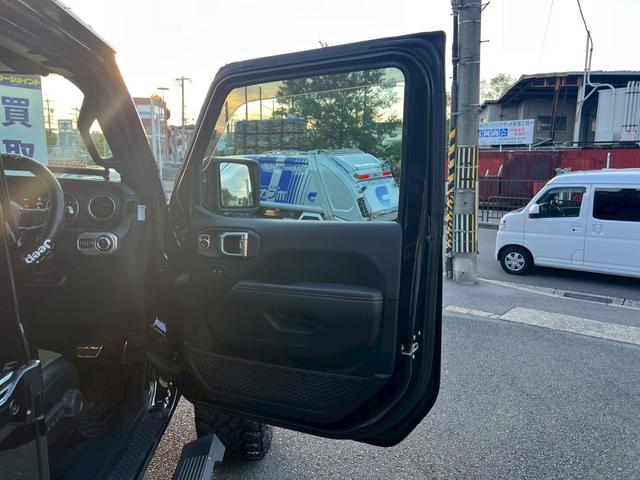 ジープ・ラングラーアンリミテッド サハラ　ＦＯＸサス　ＴＩＳアルミ　サイドオートステップ　　ワンオーナー　禁煙車　４ＷＤ　クルコン　ＢＳＭ　　　　シートヒーター　ドラレコ　ＥＴＣ（31枚目）