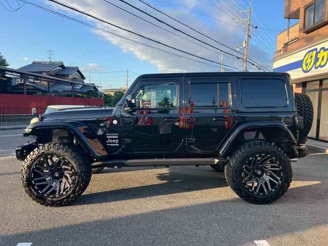 ジープ・ラングラーアンリミテッド サハラ　ＦＯＸサス　ＴＩＳアルミ　サイドオートステップ　　ワンオーナー　禁煙車　４ＷＤ　クルコン　ＢＳＭ　　　　シートヒーター　ドラレコ　ＥＴＣ（44枚目）