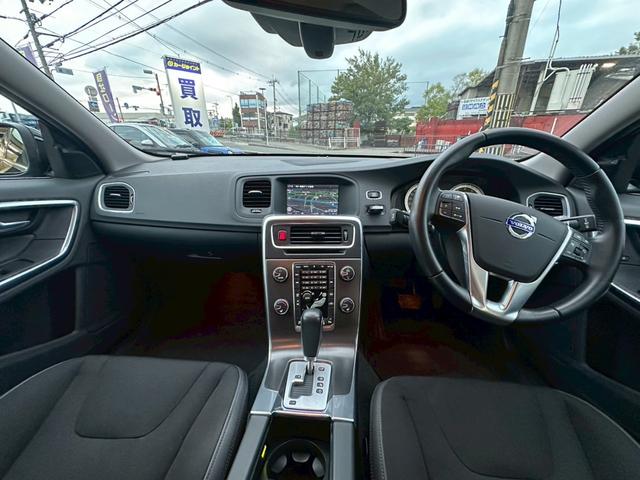 Ｖ６０ スポーツ　セーフティＰＫＧ　１オーナー　禁煙車　純正ナビ　純正ドラレコ　ユーザー買取（4枚目）
