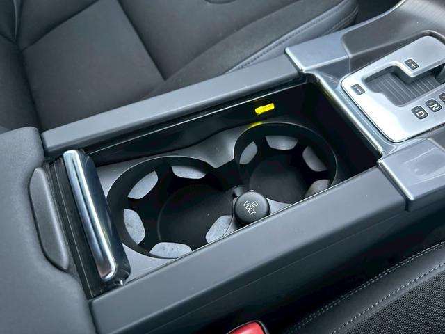 Ｖ６０ スポーツ　セーフティＰＫＧ　１オーナー　禁煙車　純正ナビ　純正ドラレコ　ユーザー買取（13枚目）