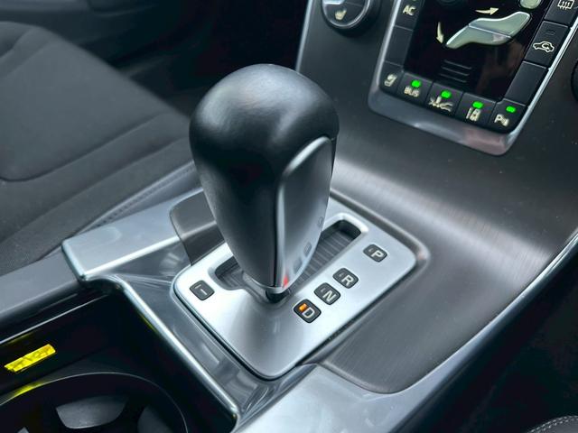 Ｖ６０ スポーツ　セーフティＰＫＧ　１オーナー　禁煙車　純正ナビ　純正ドラレコ　ユーザー買取（18枚目）