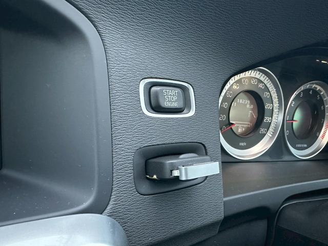 Ｖ６０ スポーツ　セーフティＰＫＧ　１オーナー　禁煙車　純正ナビ　純正ドラレコ　ユーザー買取（20枚目）
