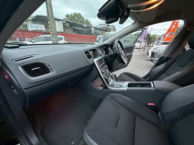 Ｖ６０ スポーツ　セーフティＰＫＧ　１オーナー　禁煙車　純正ナビ　純正ドラレコ　ユーザー買取（33枚目）