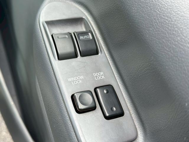 ハイエースコミューター スーパーロングDX ワンオーナー 福祉車両 車椅子2基 8人乗り バッテリー新品 ディーゼル(4枚目)