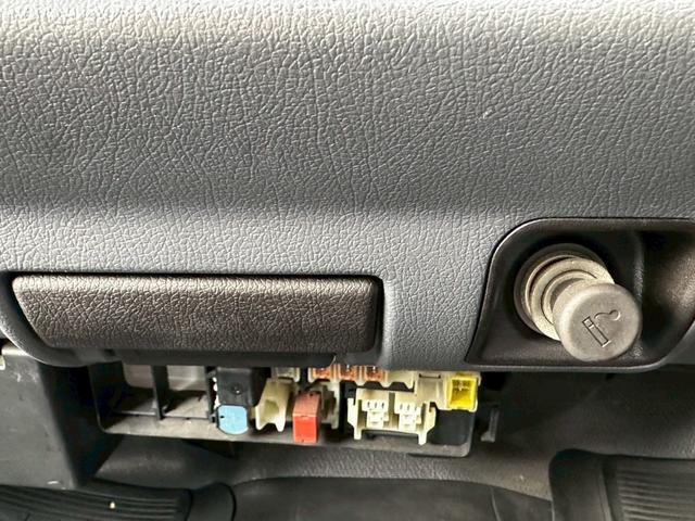 ハイエースコミューター スーパーロングDX ワンオーナー 福祉車両 車椅子2基 8人乗り バッテリー新品 ディーゼル(5枚目)