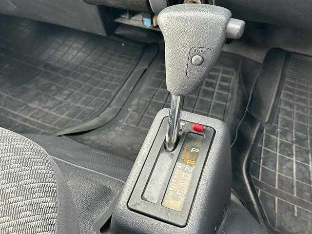 ハイエースコミューター スーパーロングDX ワンオーナー 福祉車両 車椅子2基 8人乗り バッテリー新品 ディーゼル(6枚目)