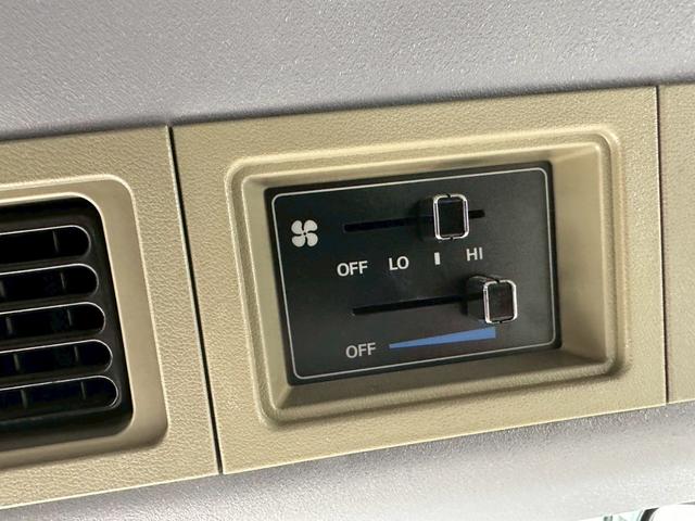 ハイエースコミューター スーパーロングDX ワンオーナー 福祉車両 車椅子2基 8人乗り バッテリー新品 ディーゼル(7枚目)