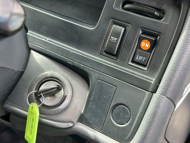 ハイエースコミューター スーパーロングDX ワンオーナー 福祉車両 車椅子2基 8人乗り バッテリー新品 ディーゼル(10枚目)