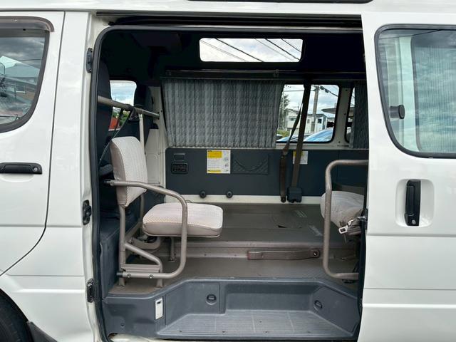 ハイエースコミューター スーパーロングDX ワンオーナー 福祉車両 車椅子2基 8人乗り バッテリー新品 ディーゼル(12枚目)